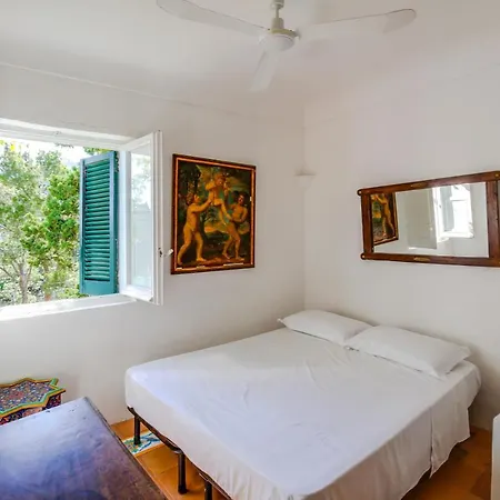 Wonderful Panoramic 4 Bed In Apartment Capri