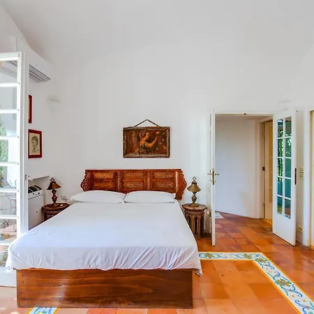 Wonderful Panoramic 4 Bed In Apartment Capri